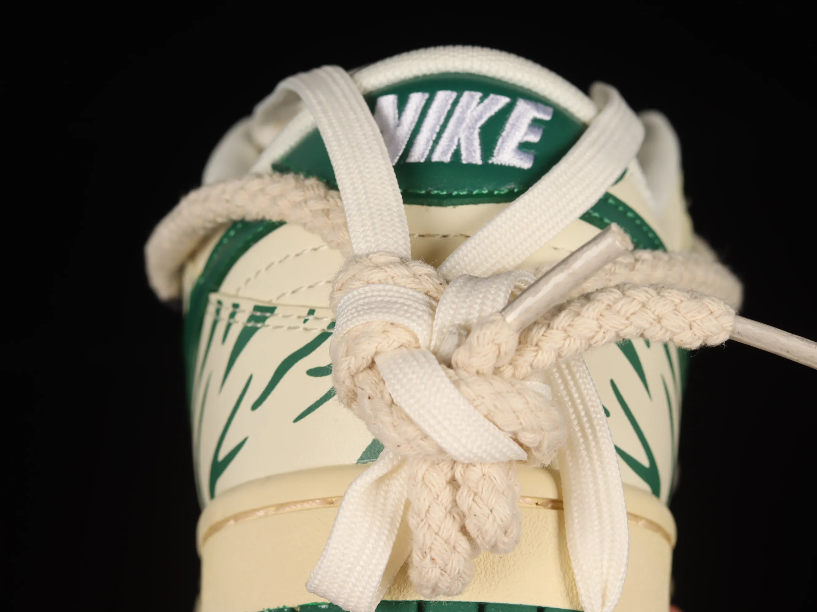 All categories Nk SB Dunk series Nk SB Dunk Low low-top sneakers Nk Dunk Low distressed beige customized version of deconstructed strap casual sneakers DD1503-112